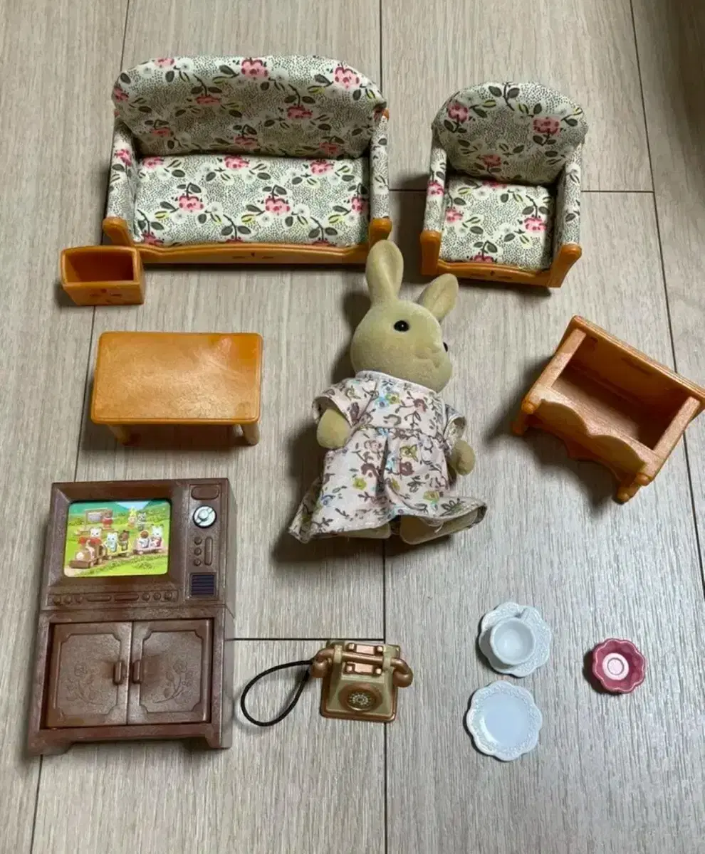 Sylvanian living room furniture set classic old discontinued classic rabbit figure wts sells