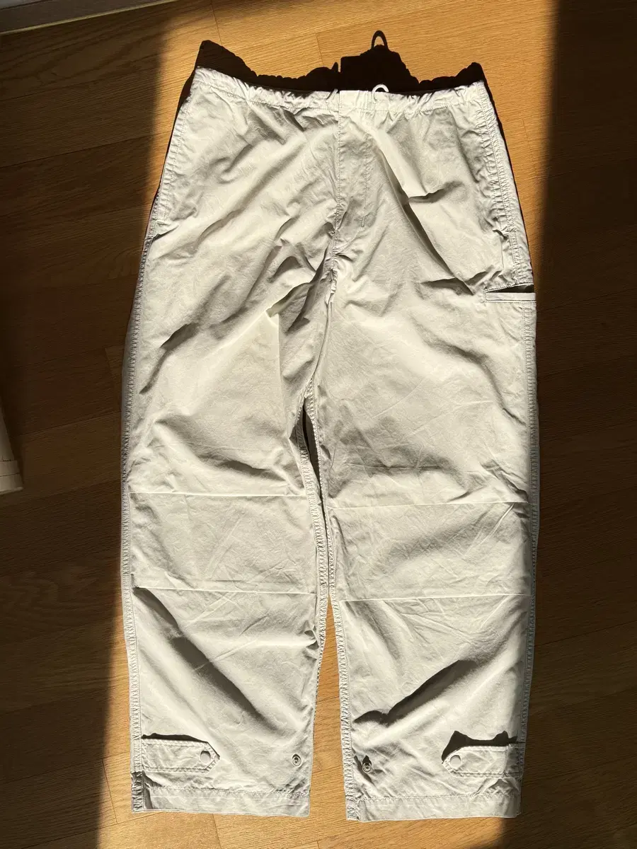 Uniqlo Wide-fit Parachute Trousers Beige M