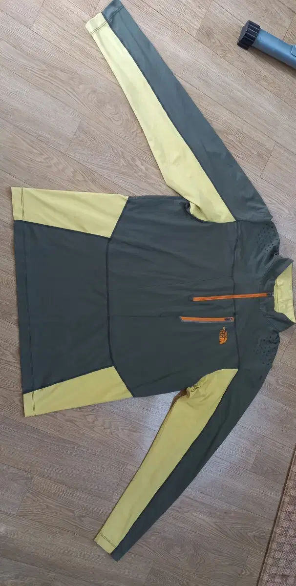 The North Face Long Sleeve T-Shirt100