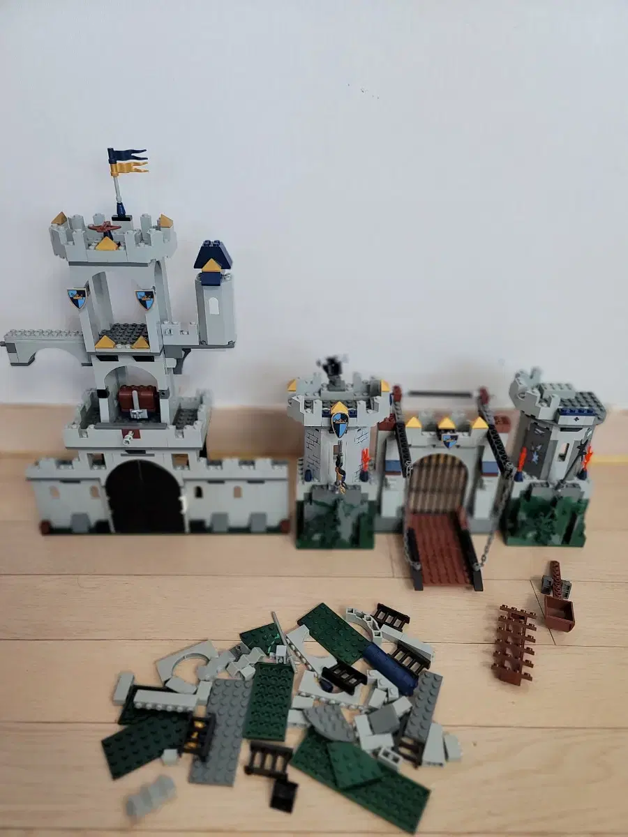 Old LEGO Castle 7094 King's Castle Bulk Parts Bricks