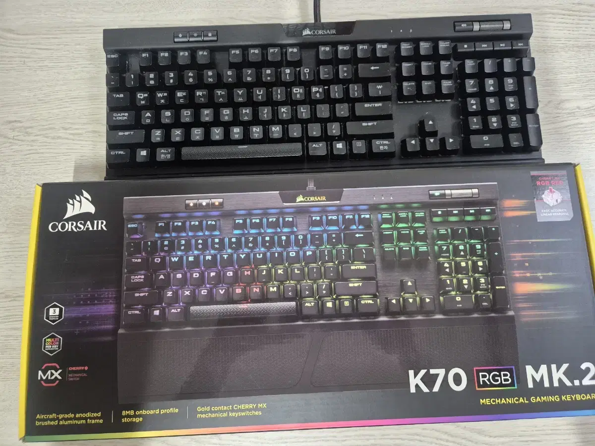 커세어 K70 MK2  RGB 적축 키보드