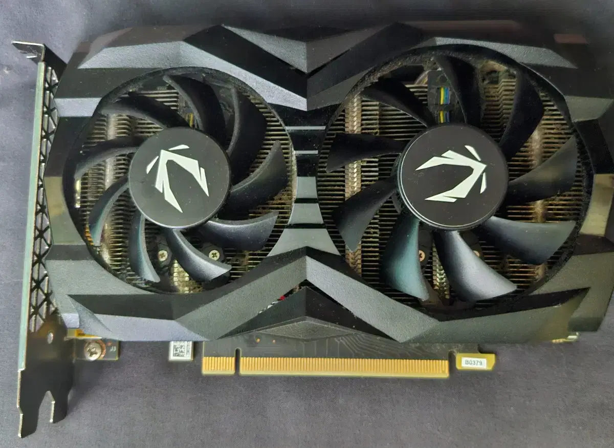 GTX1660 SUPER 싸게 팔며, 빠른 거래 원합니다.