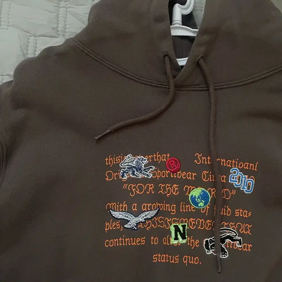 디스이즈네버댓 후드티 Sticker Hoodie Brown