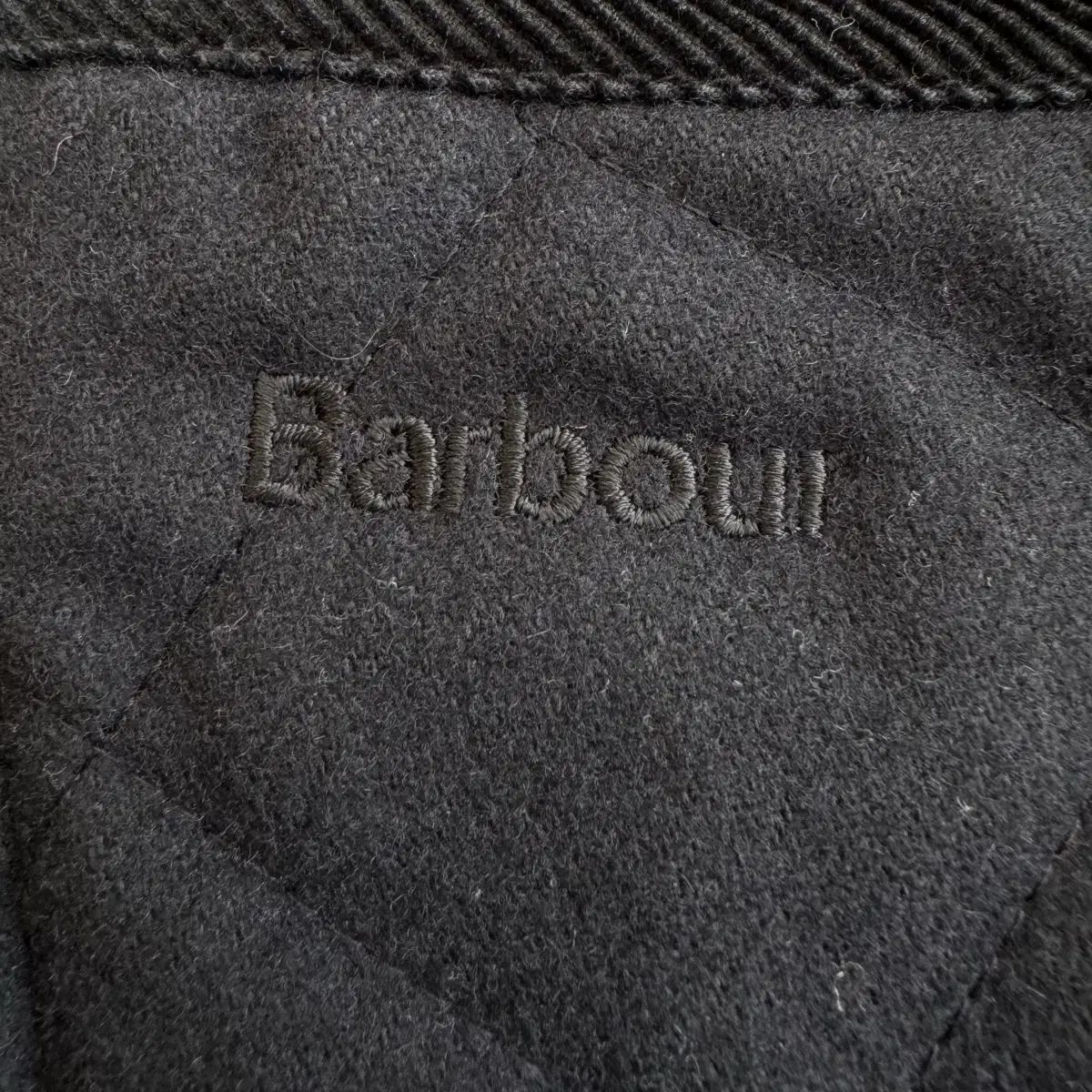 Barbour  바버 울 퀼팅 블랙 자켓