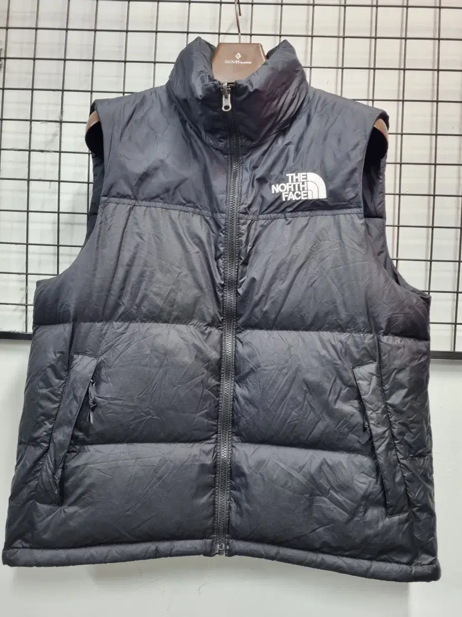 100L The North Face 1996 Retro Snuggie Vest.