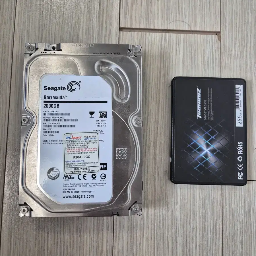 SSD 256G +HDD 2TB+SSD128G 부품용(고장인듯)