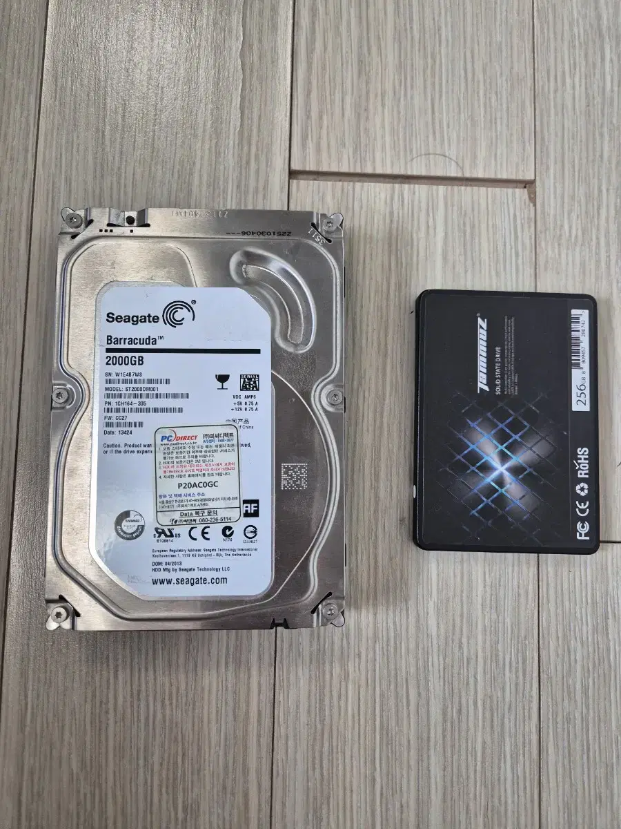 SSD 256G +HDD 2TB+SSD128G 부품용(고장인듯)