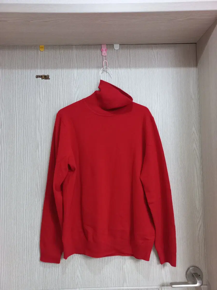 Cashmere Red Neck Pola ( Men100 Women77-88)