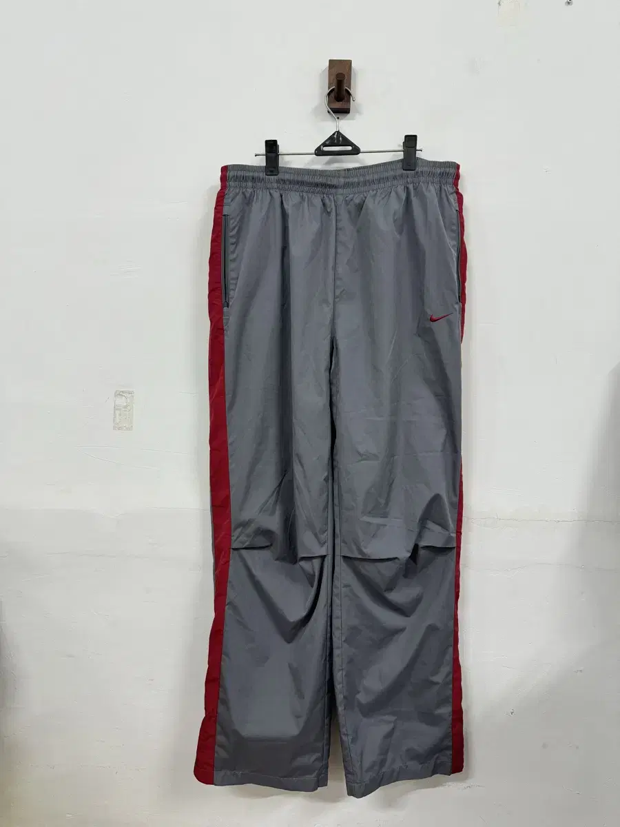 (37-38)Nike 00S Woven Sweatpants