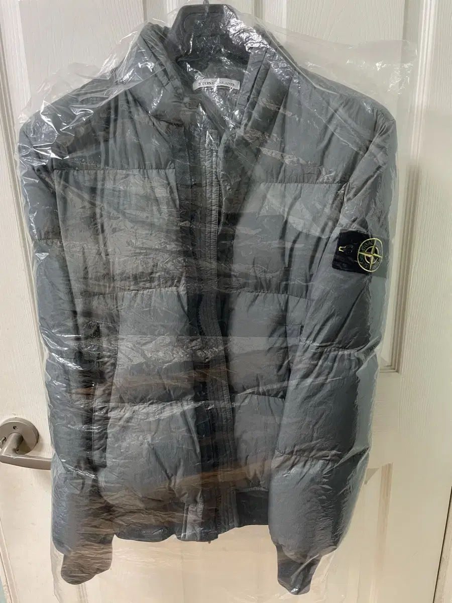 Stone Island Crinkle Labs Short Padded Gray Size M