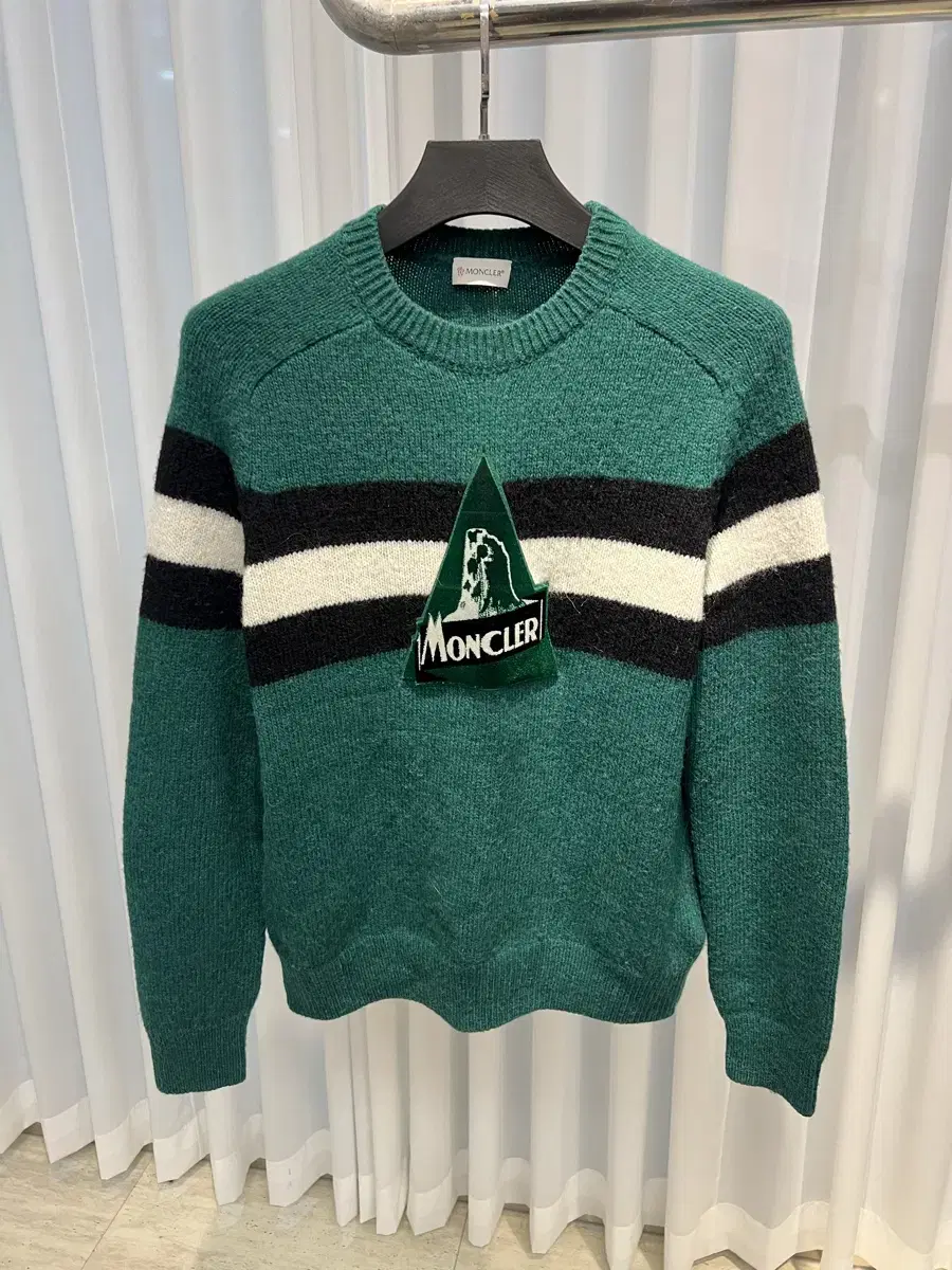 (L) Moncler Logo Sweater Knit New in Box