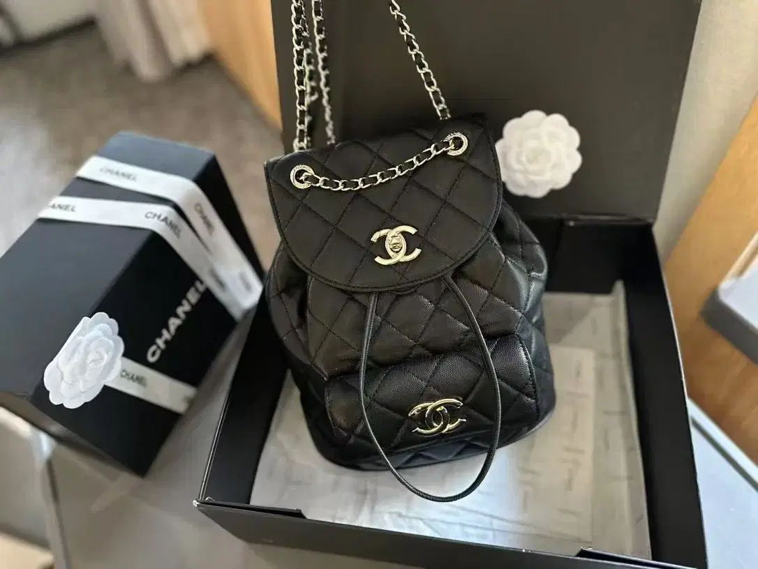 CHANEL 듀마 중형 스트랩백 가죽 숄더백 백팩 여성용 검은색