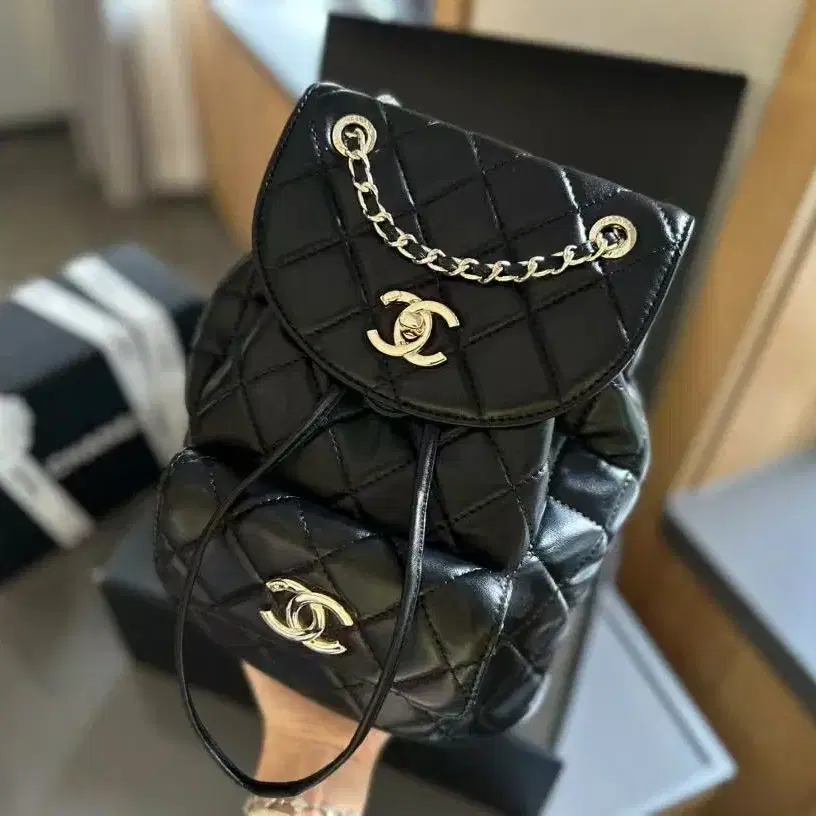 CHANEL 듀마 중형 스트랩백 가죽 숄더백 백팩 여성용 검은색