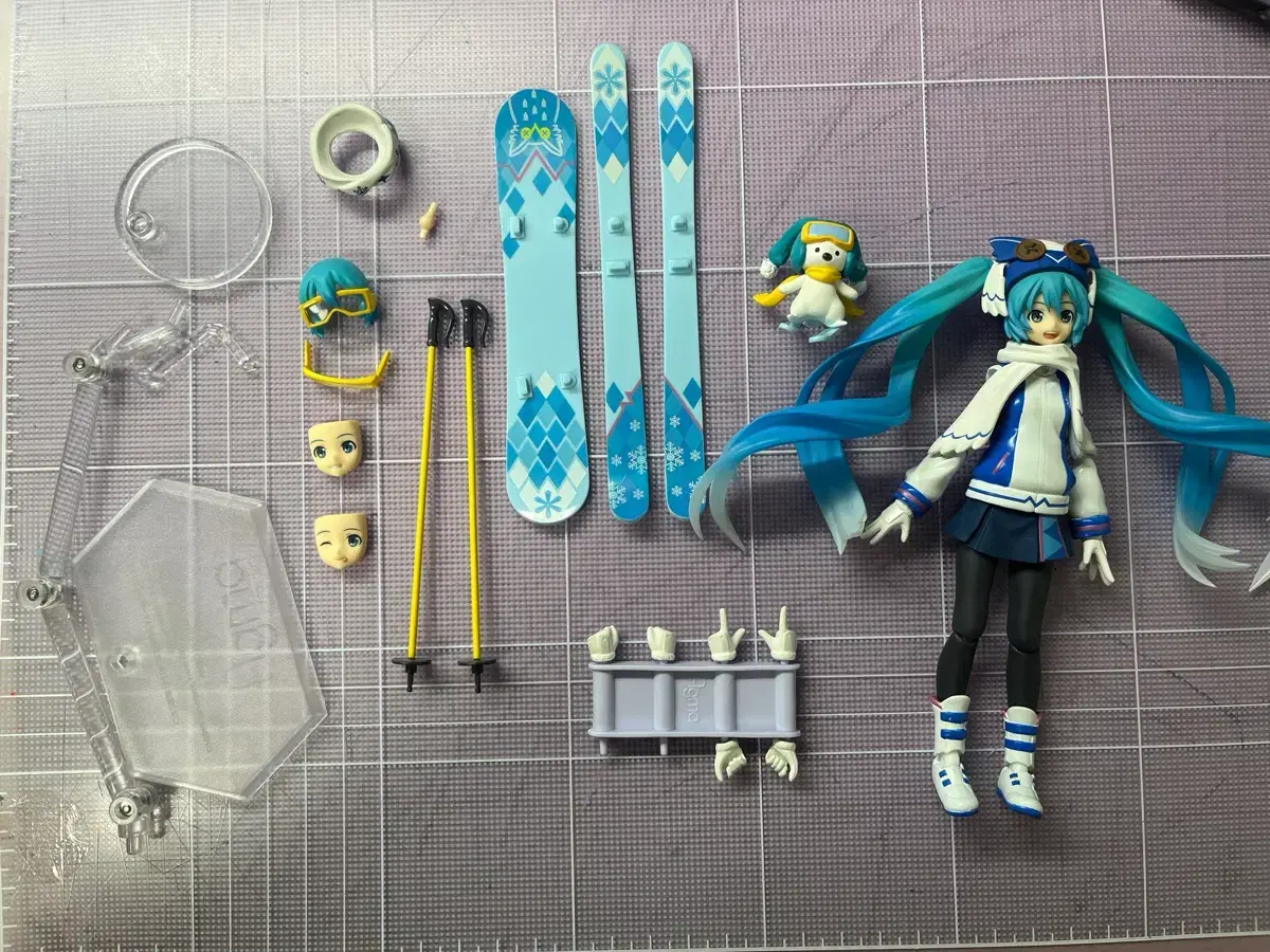 Hatsune Miku Yukimiku Figma Figures for Sale