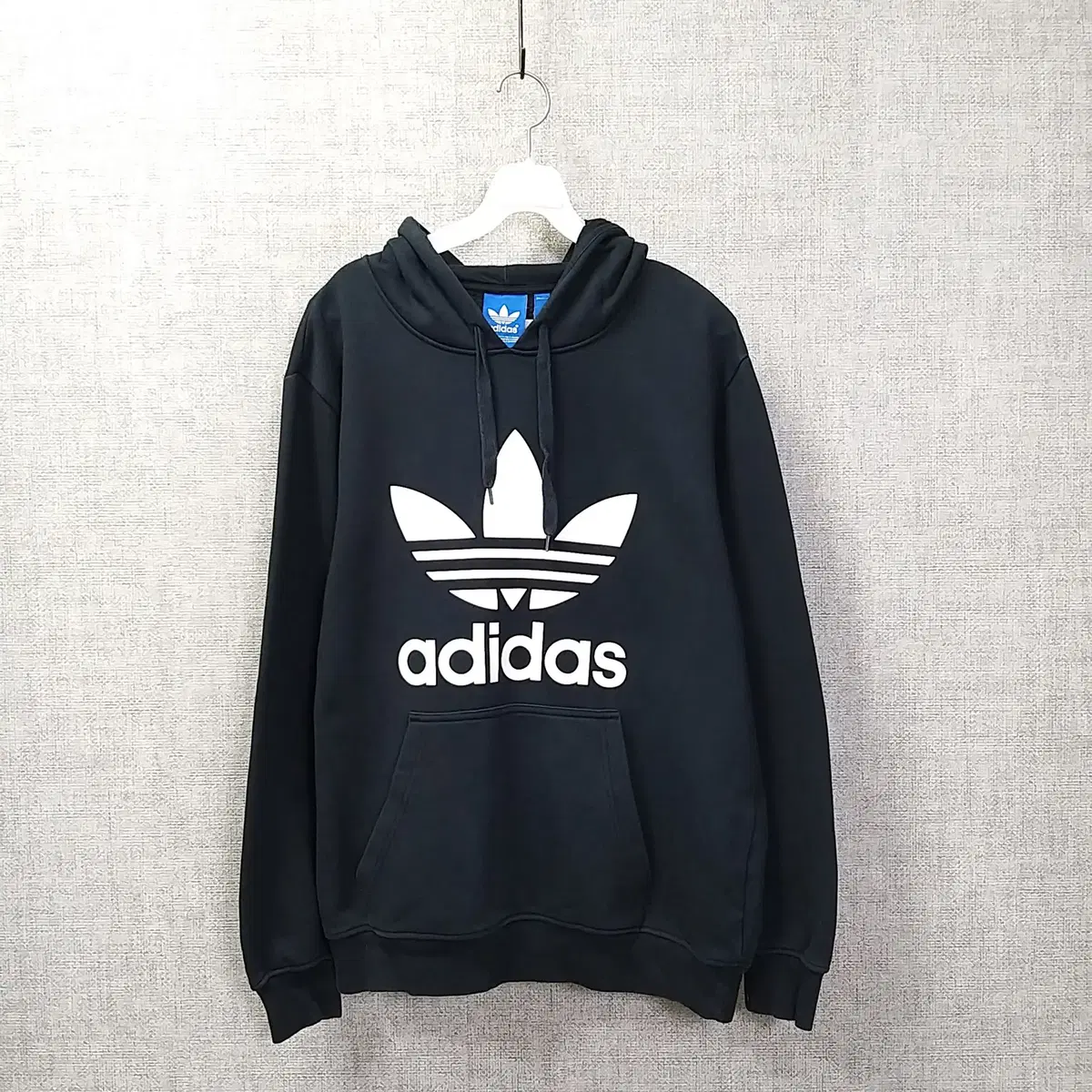 5e. Adidas Black Big Logo Sweatshirt Men100