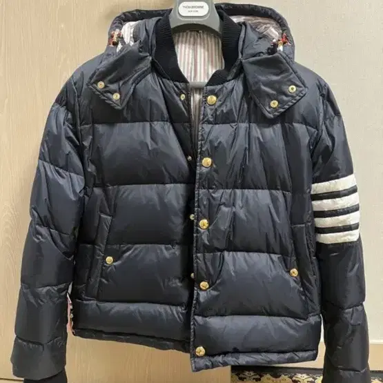 톰브라운 24fw 금장사선완장 패딩자켓 size2