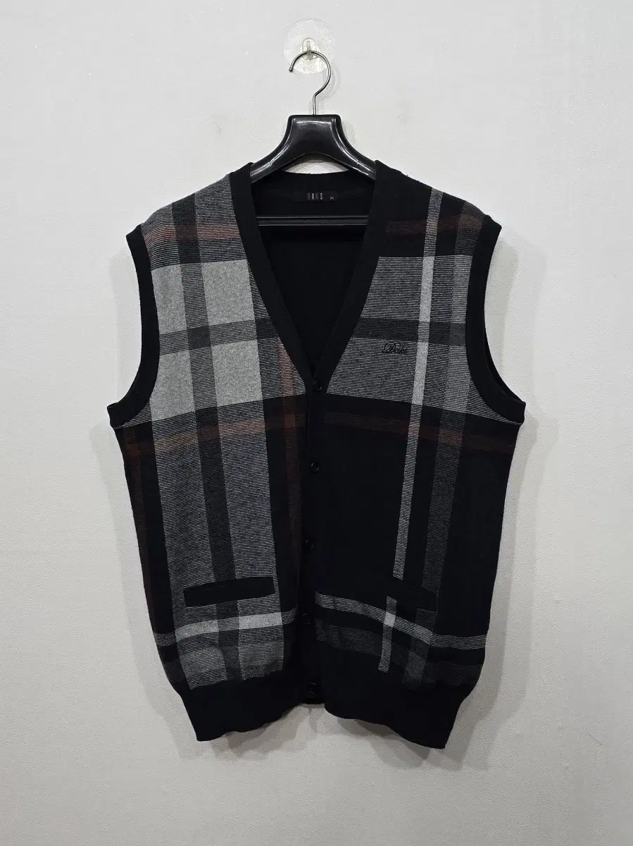 [105] Men's dachs knit vest cardigan