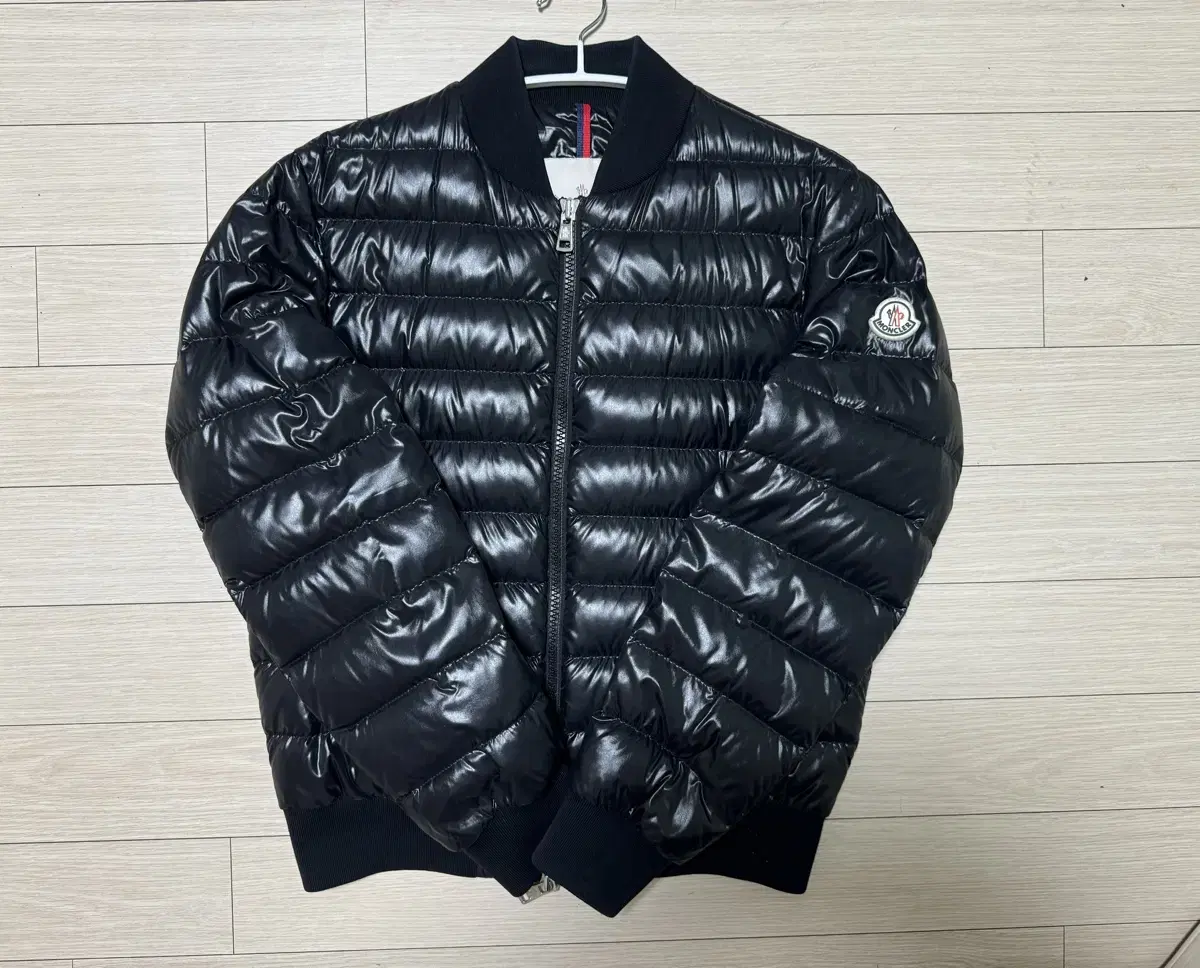 Moncler Perouse Down Jumper Glossy lightweight padding