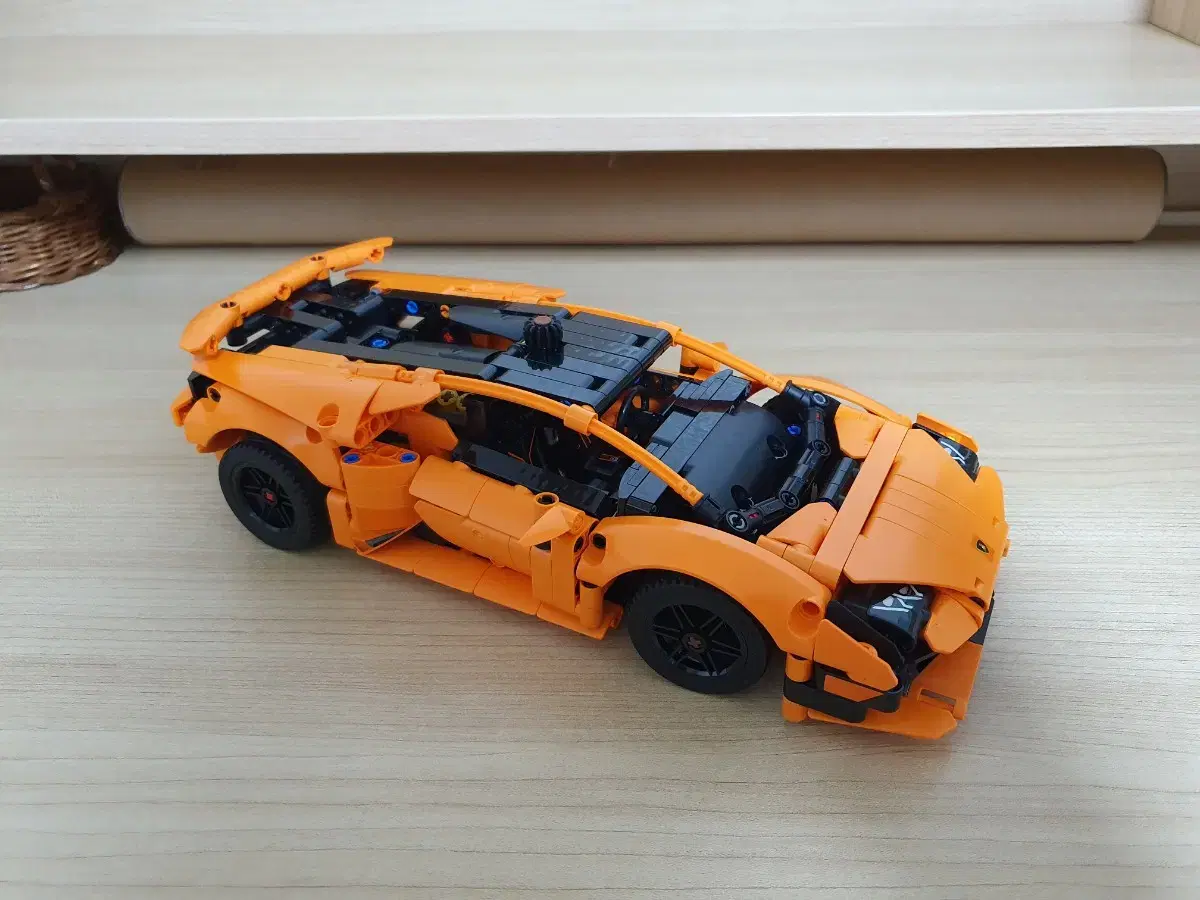 LEGO Technic 42196 Lamborghini Huracan Technica Orange