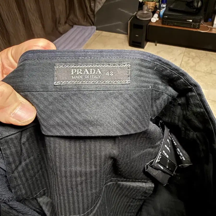 prada 다크 네이비 핀 스트라이프 트라우저