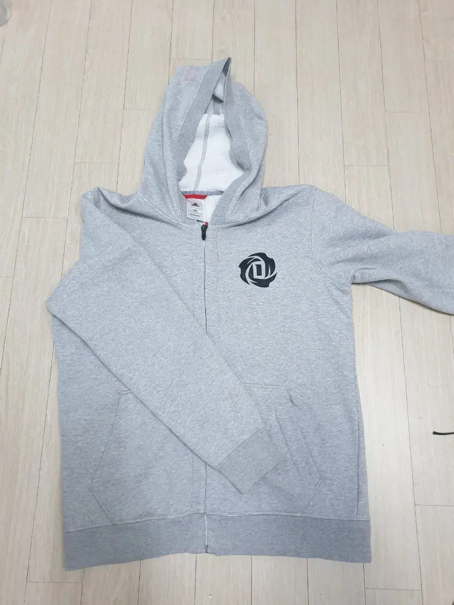 adidas kimono hoodie zip-up 105-110 fabric good and clean