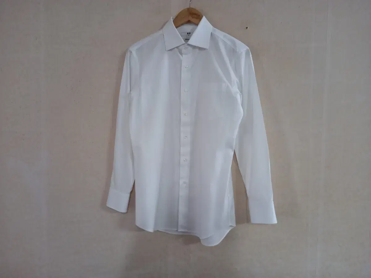 Uniqlo Ivory white shirt