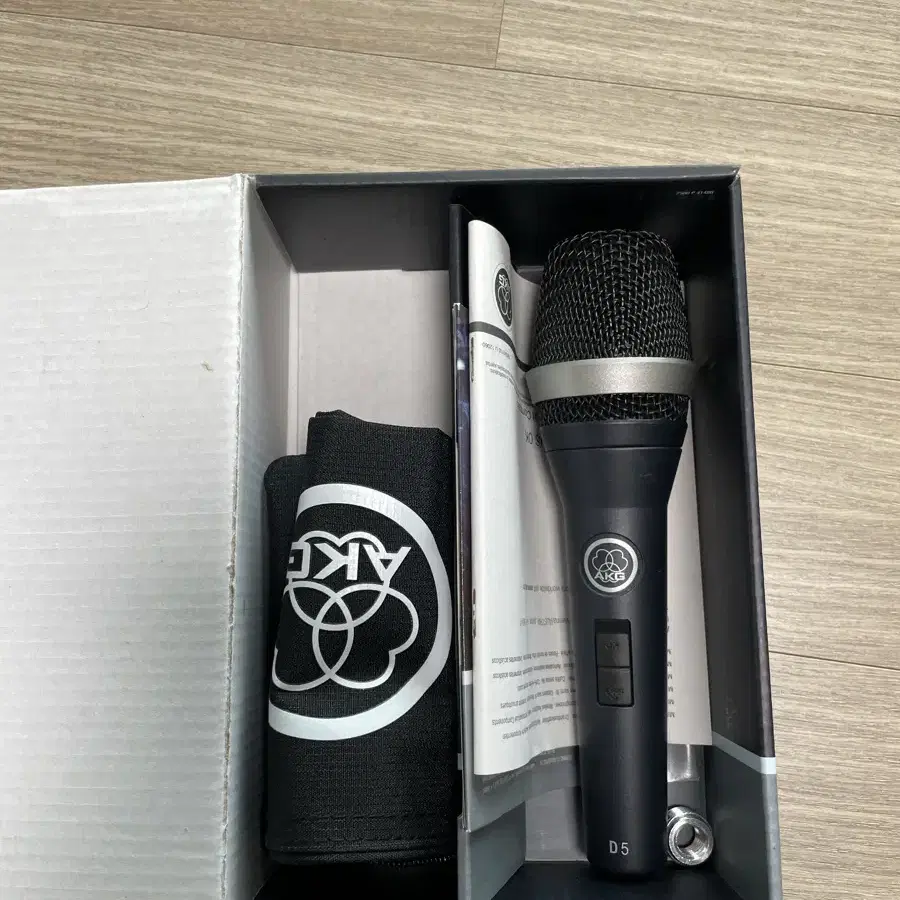 AKG D5 다이나믹 마이크 급처합니다.