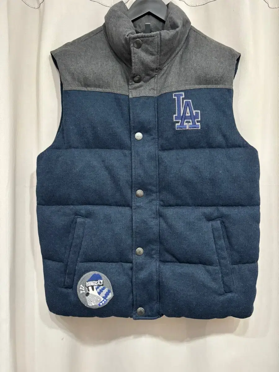 MLB Men's Vest Padded Jumper Size L Delivery Not Included