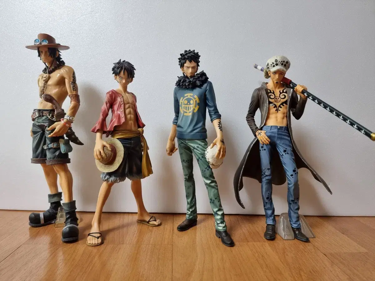 I sell ONEPIECE figures.