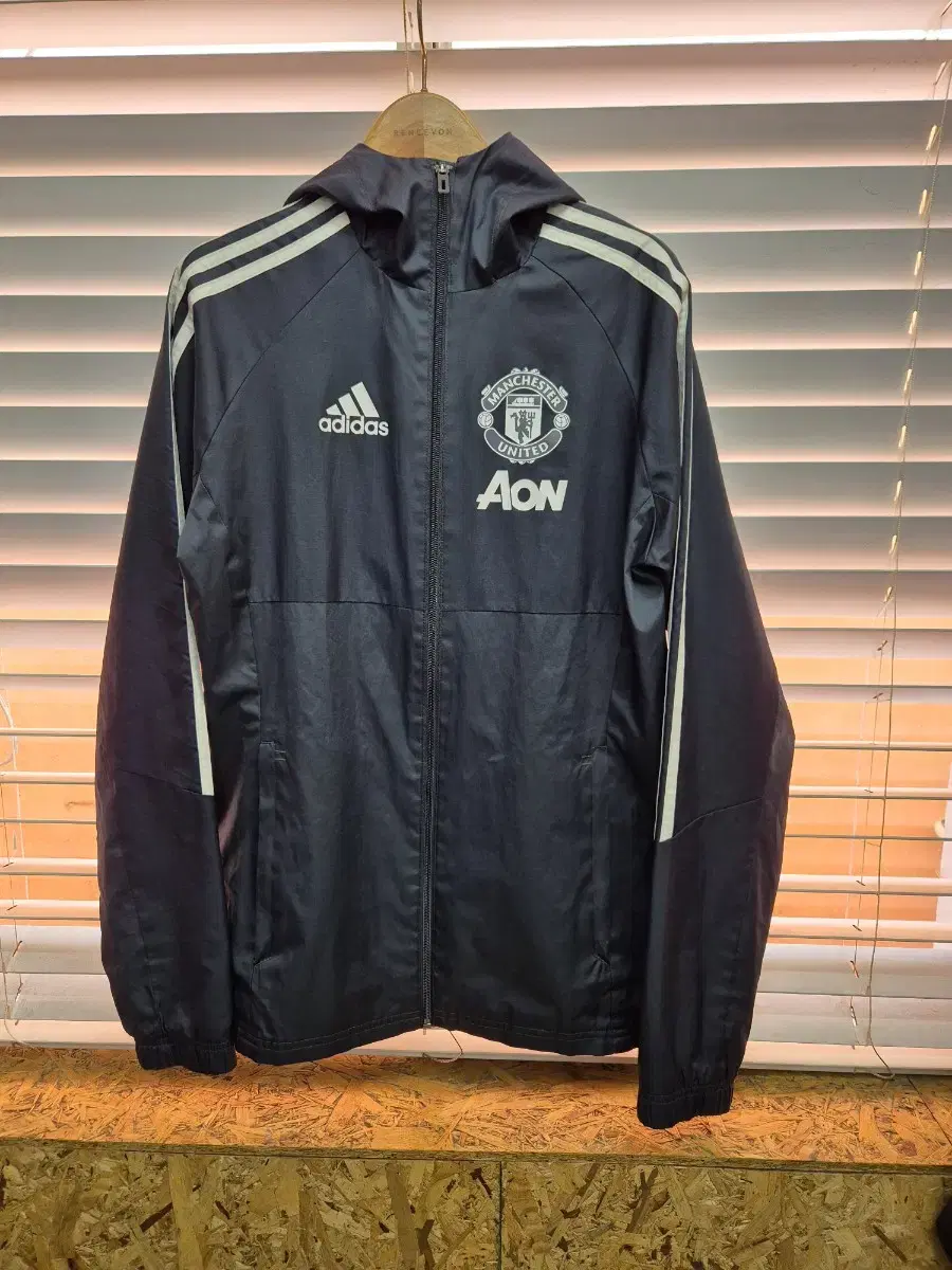 * 90 ) Adidas Manchester United Windbreaker Jacket