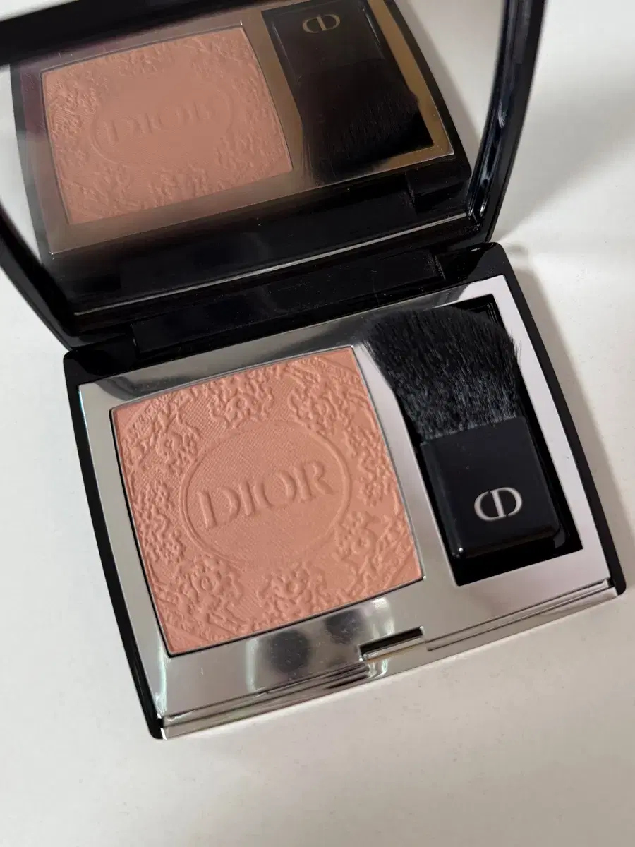 Dior Loose Blush Precious Rose 211 (Holiday Limited Edition)