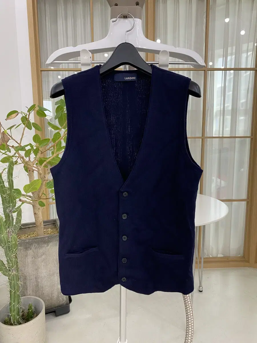 Lardini Wool Knit Vest Size 48. Domestic size 100