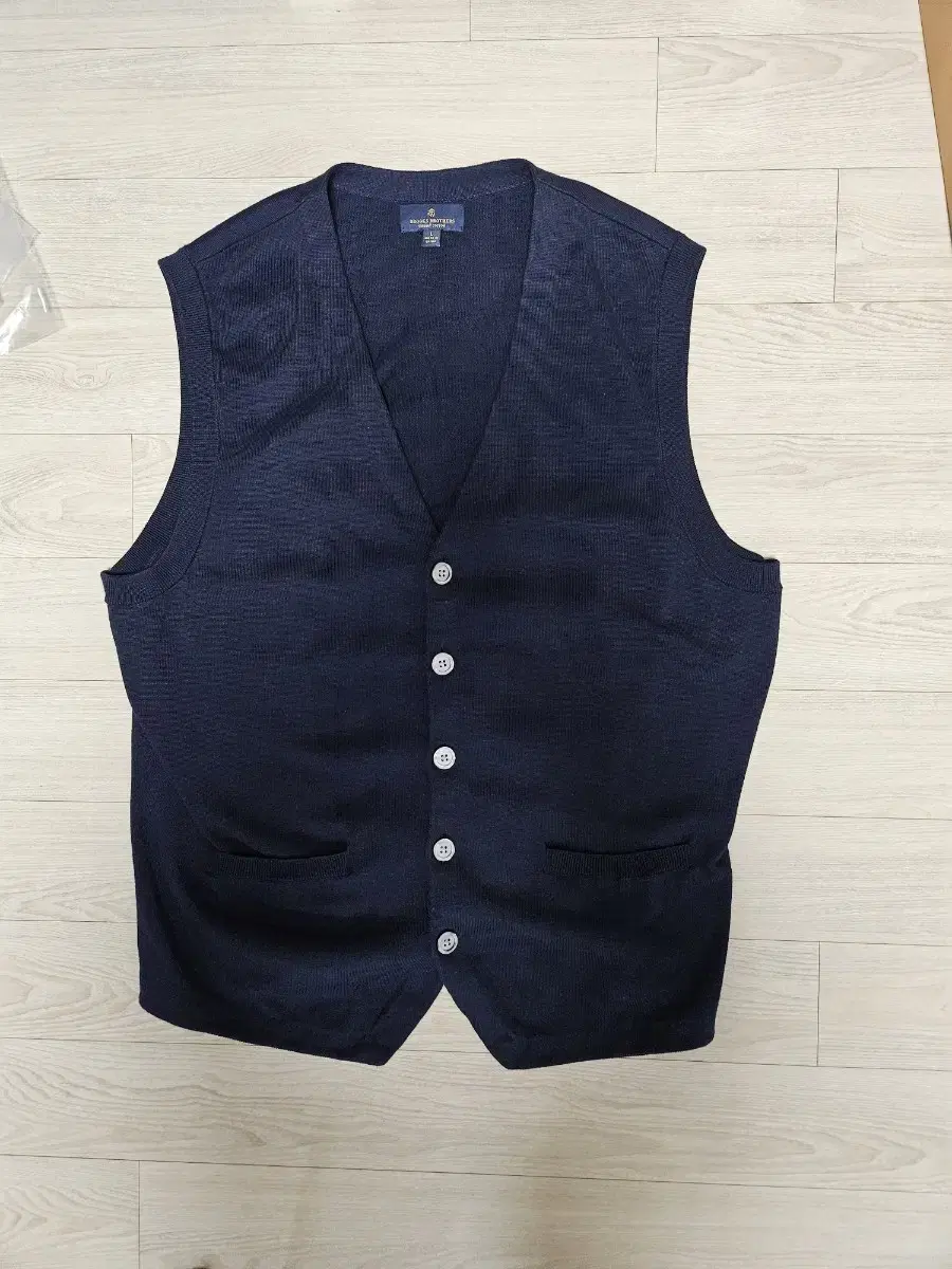 Brooks Brothers Knit Vest Navy L-price. Unworn