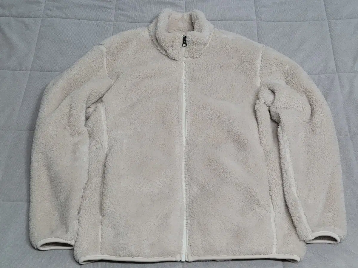 Uniqlo Fluffy yarn fleece jacket M beige