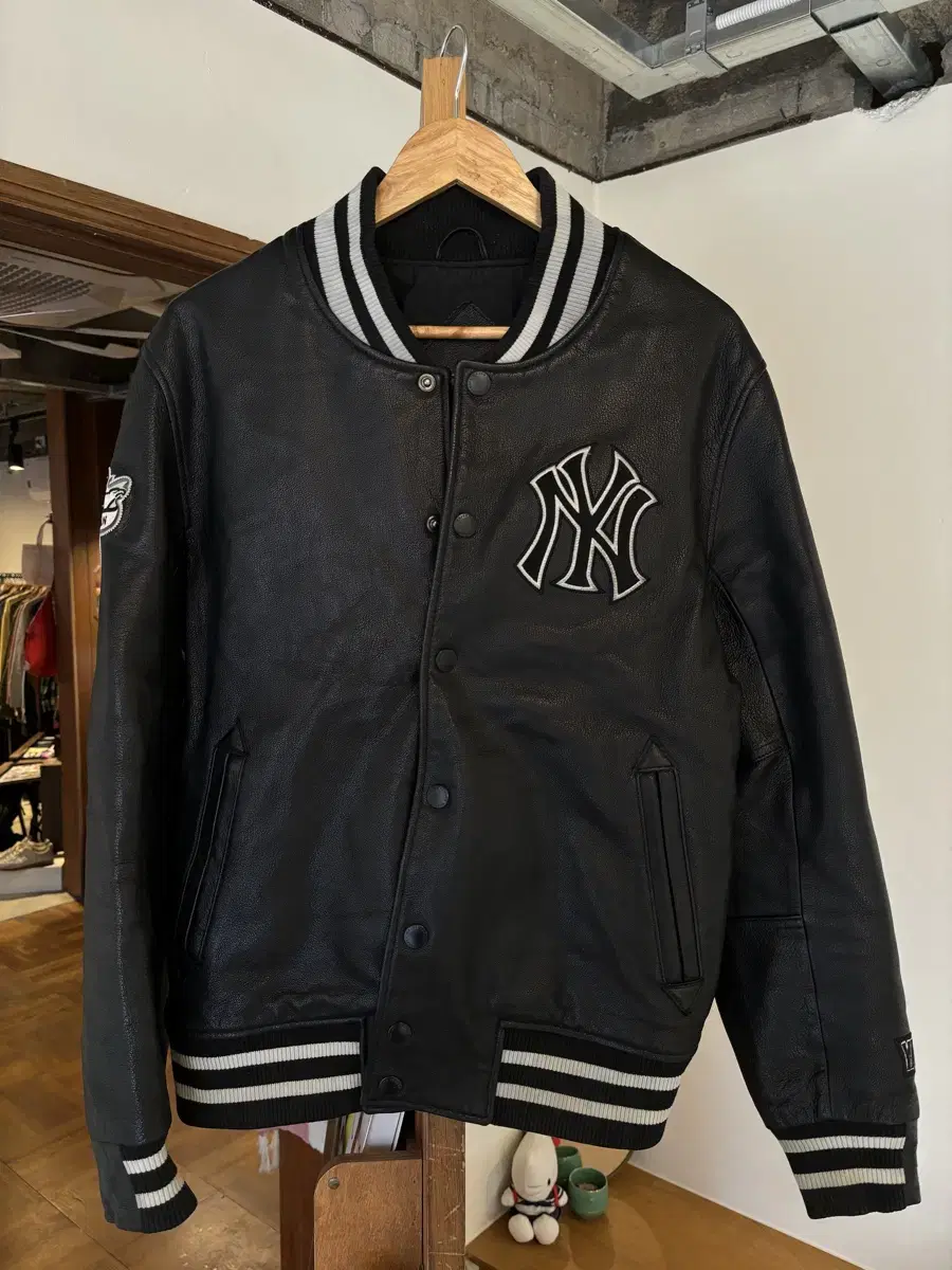 MLB New York Yankees Leather Baseball Jumper