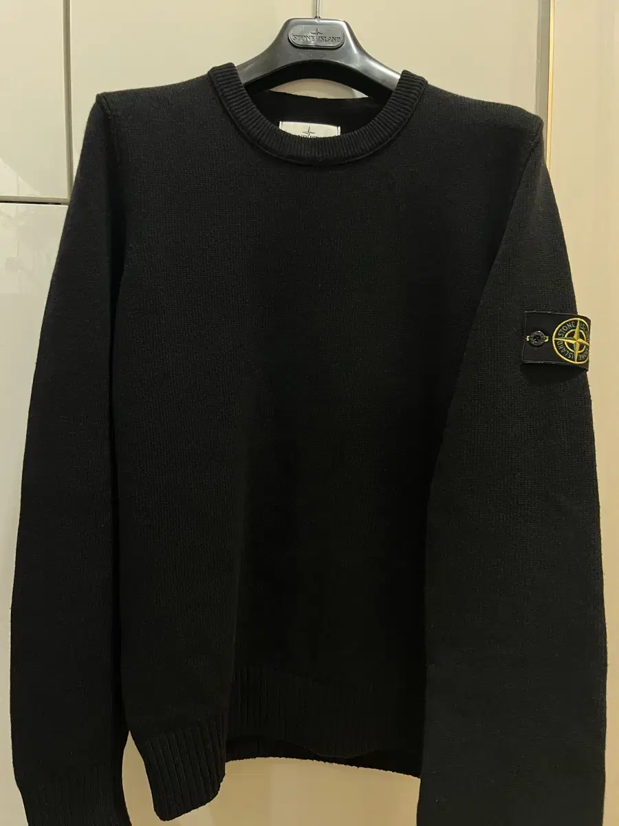 Stone Island Black Sweater L (Like New)