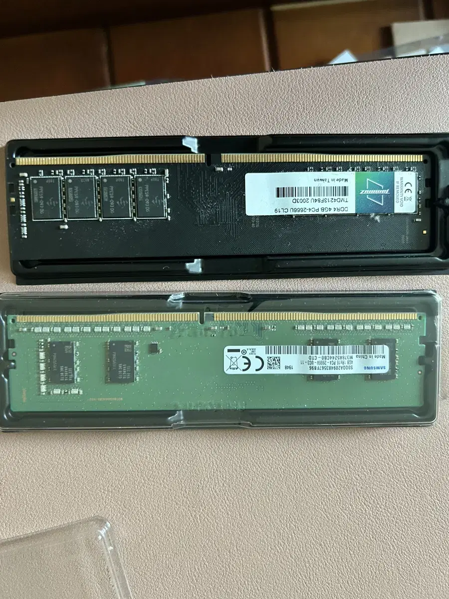 램 ddr4 4gb 2개 판매합니다