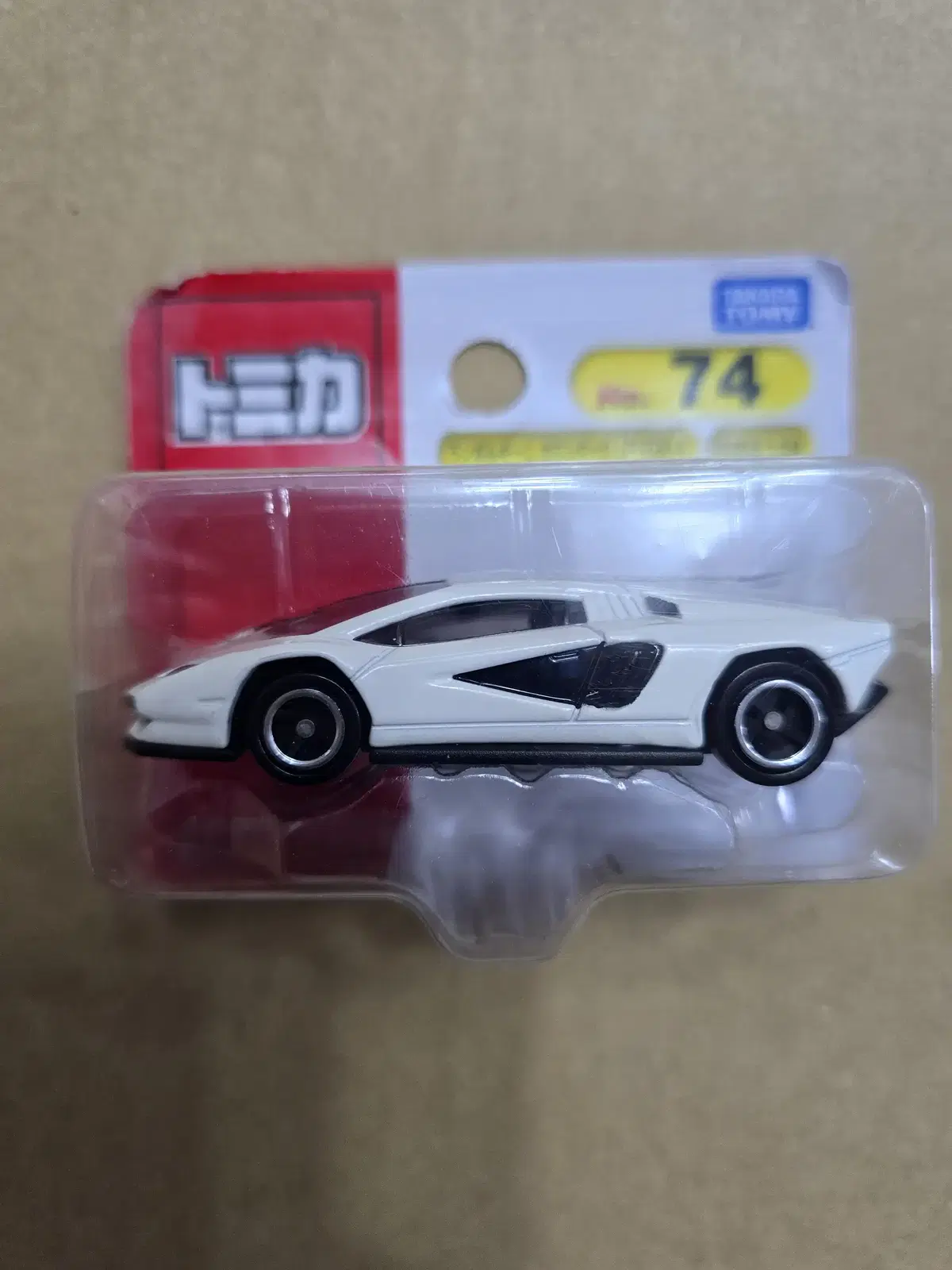 Tomica Die-cast Car Lamborghini Countach LPI800-4