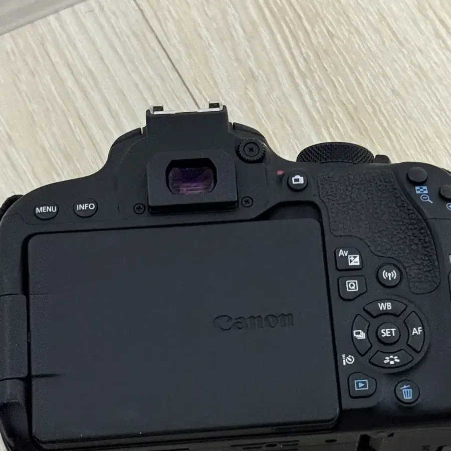 캐논 eos 800d/렌즈 2개/삼각대/플래시 일괄 판매합니다