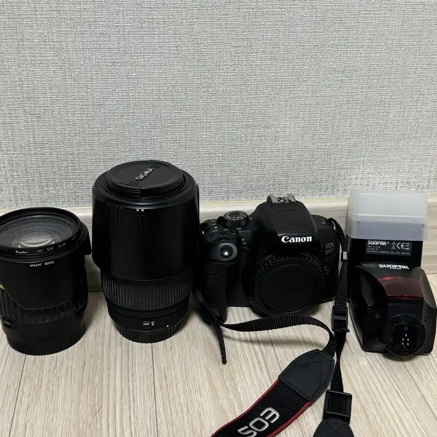 캐논 eos 800d/렌즈 2개/삼각대/플래시 일괄 판매합니다