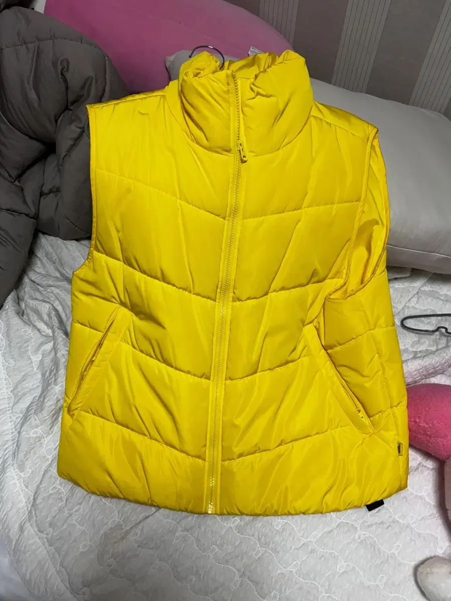 L) Vahn's Padded Vest Yellow