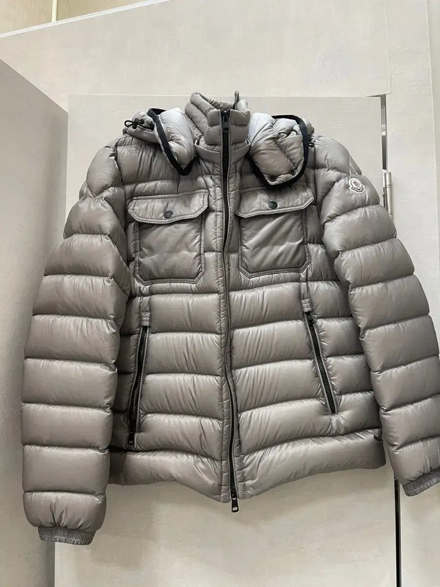 Moncler Valence Padding 2 sizes sells out