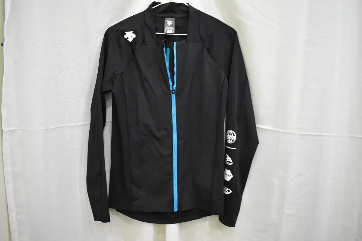 Descent Male Zip Up 100