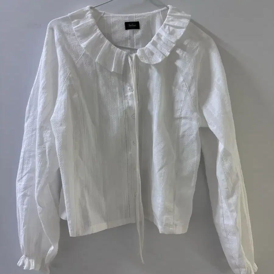 더바넷 ruffle collar blouse