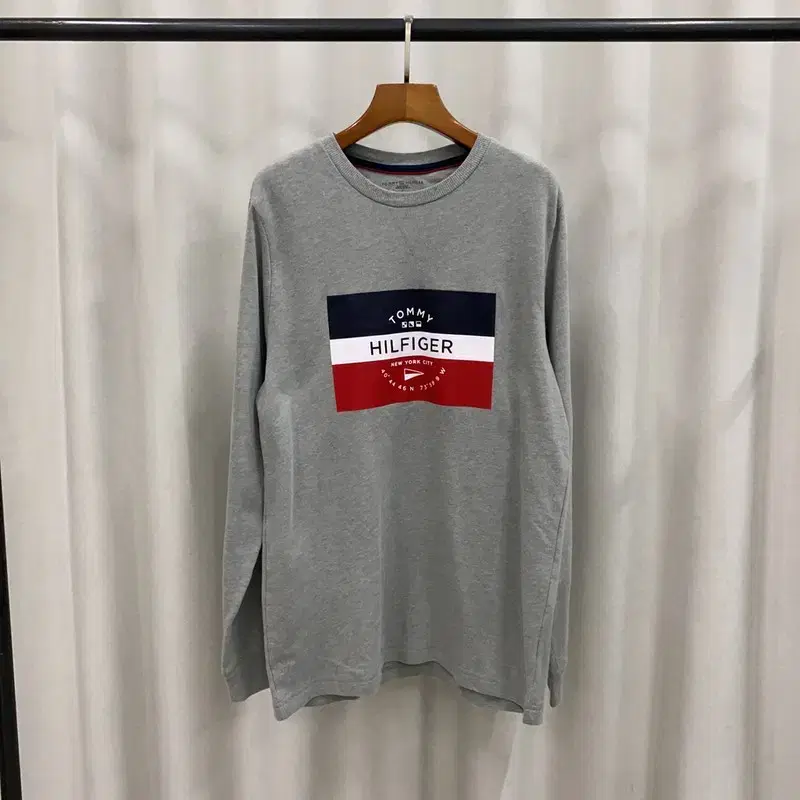 Tommy Hilfiger Big Logo Sweatshirt Long Sleeve Long Sleeve Tee 95 S04208