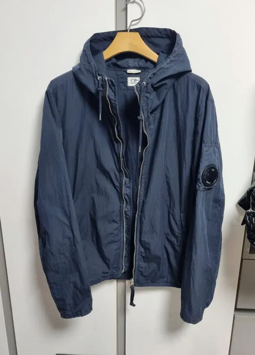 Genuine) CP Company Ren Hooded Jacket