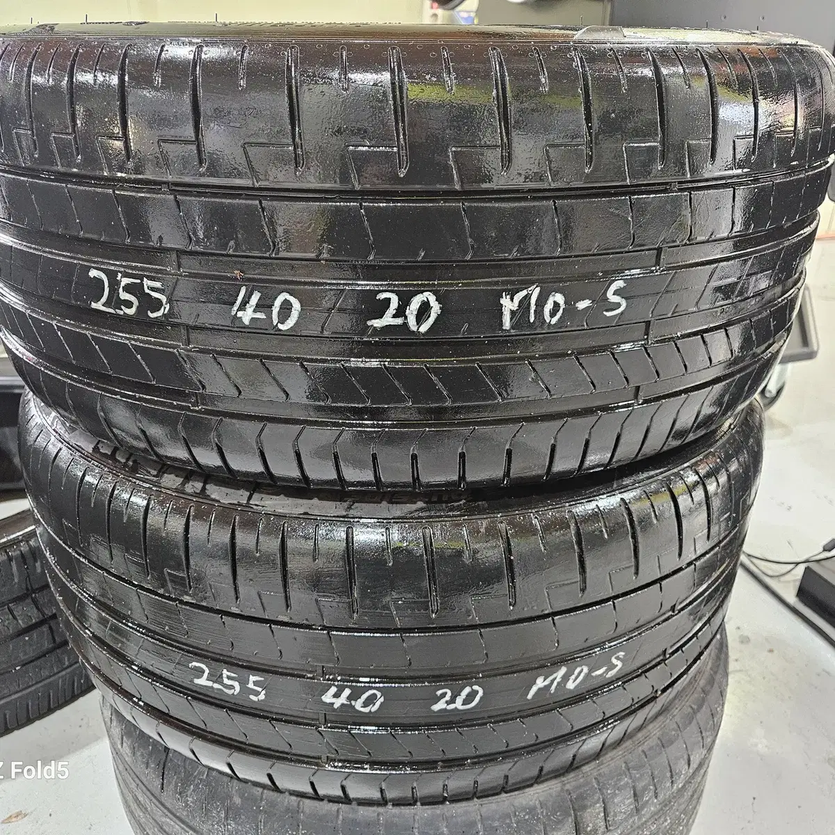 255 40 20 피렐리 PZ4 MO-S 중고타이어 80% 두개 30만