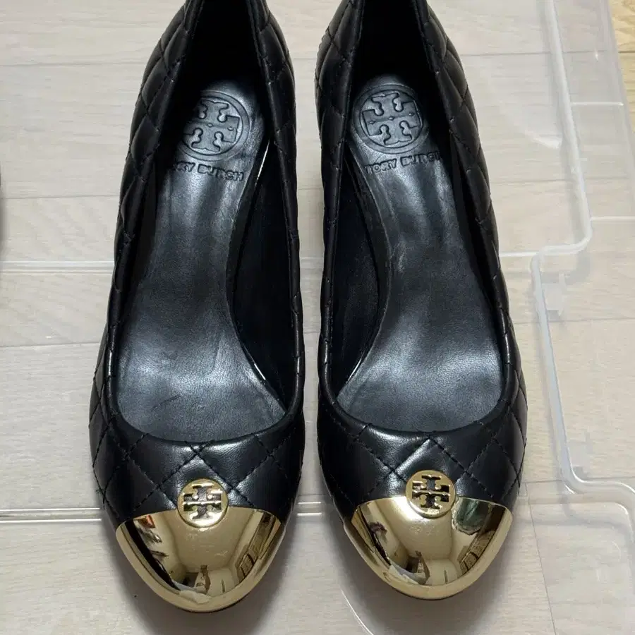 Tory Burch 토리버치 퀼팅가죽구두!!