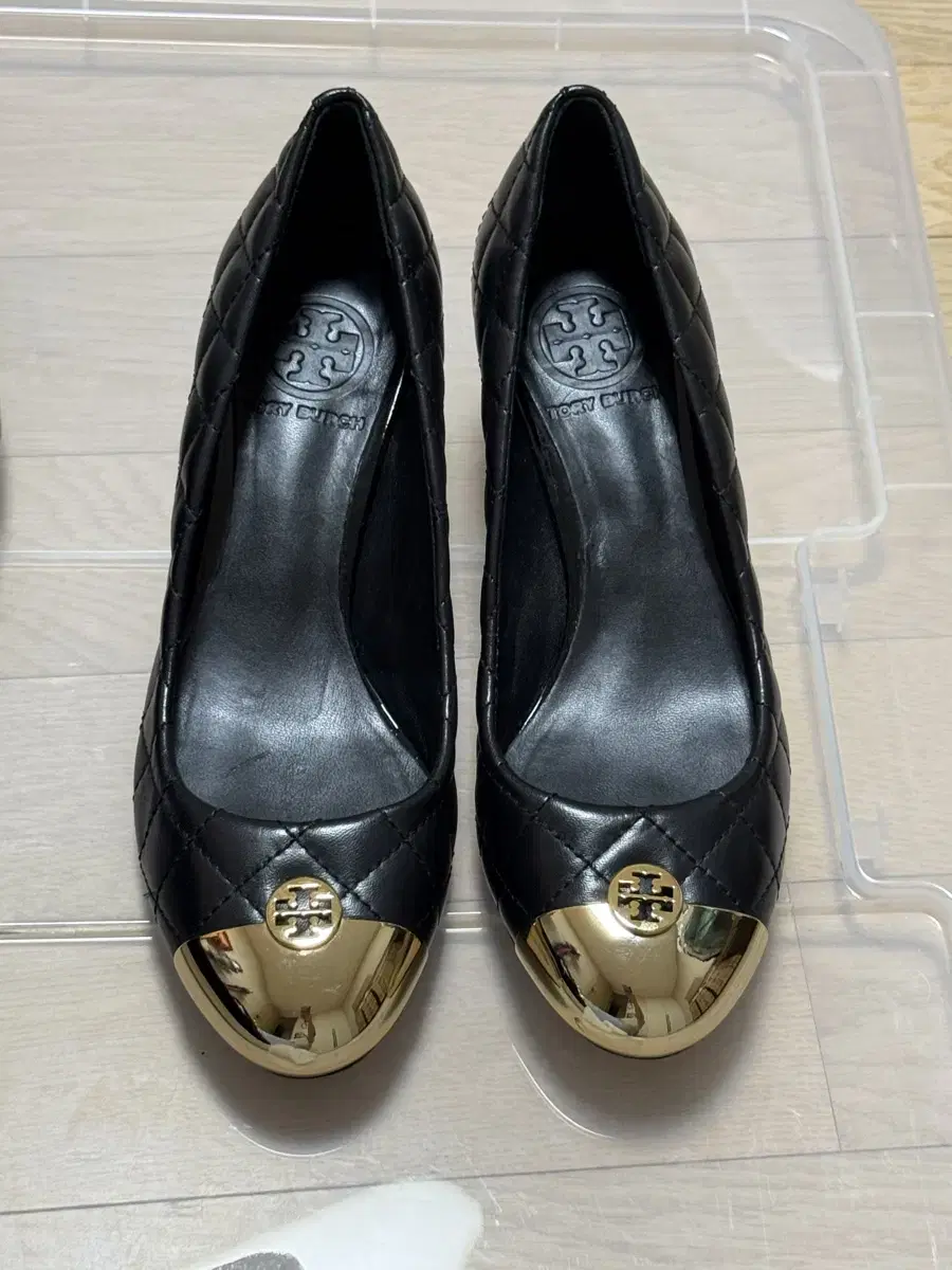 Tory Burch 토리버치 퀼팅가죽구두!!