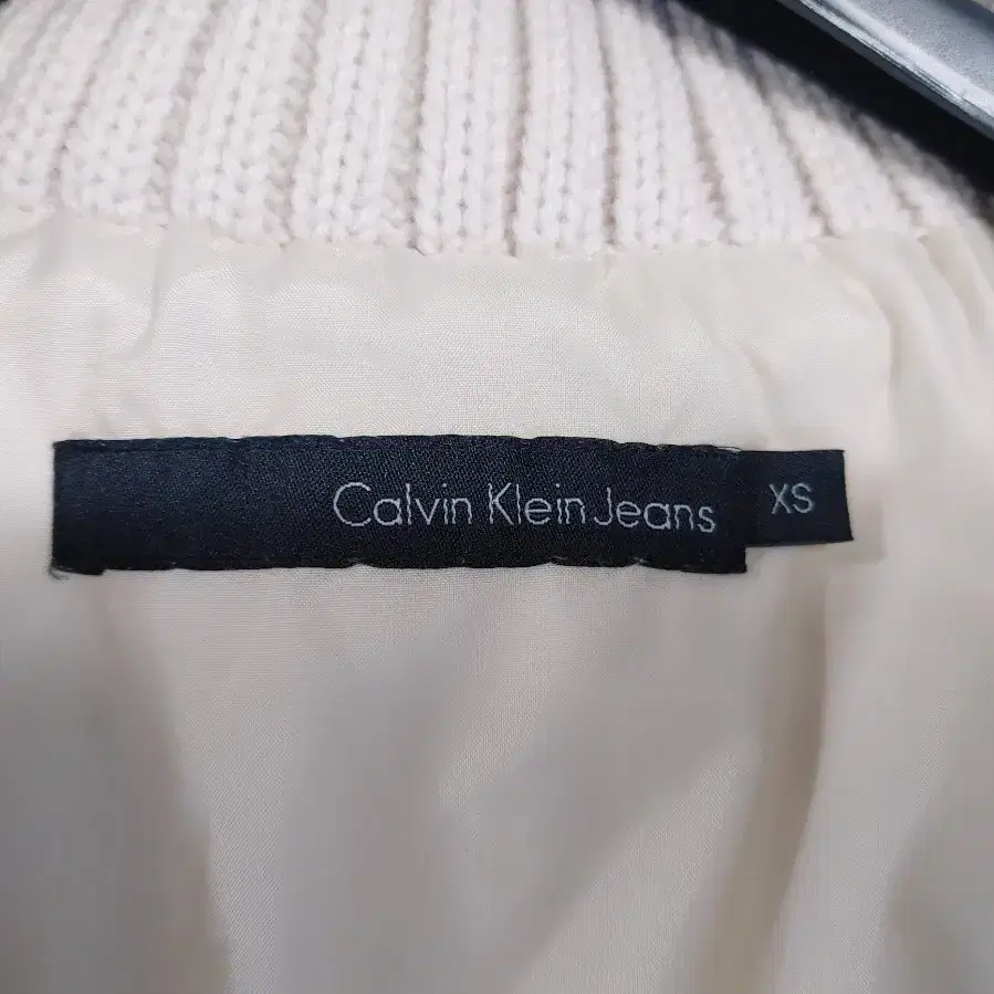 Calvin Klein 캘빈클라인 골지니트 와니드카라 여성 오리털패딩